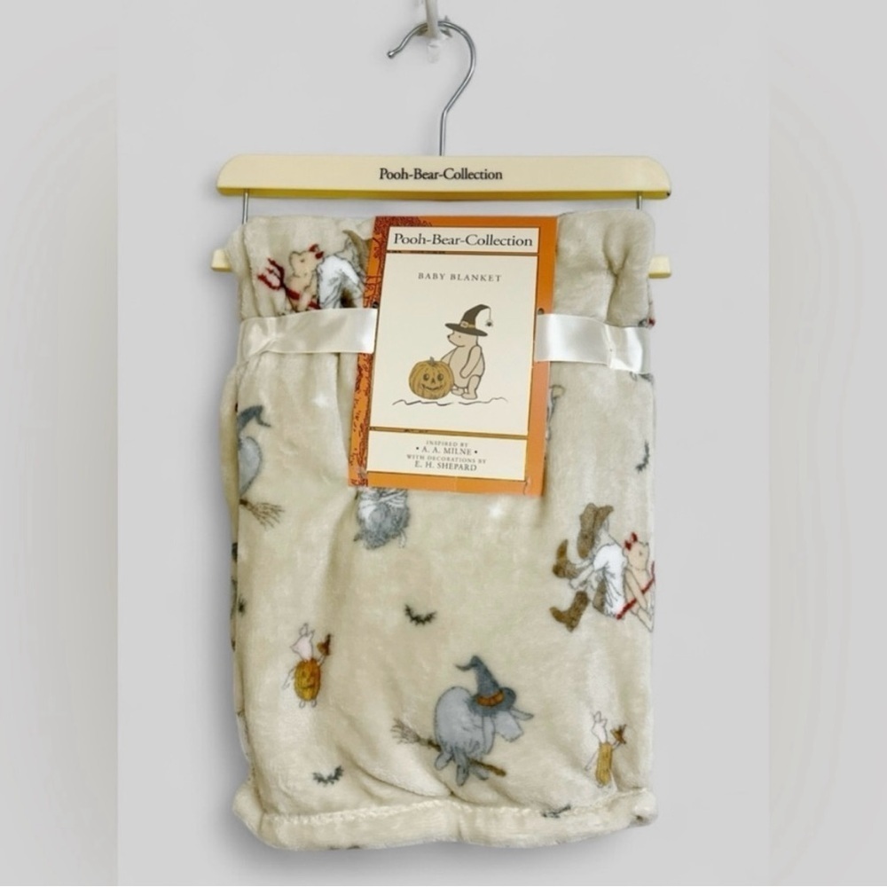 Disney Winnie The Pooh Halloween Blanket NWT